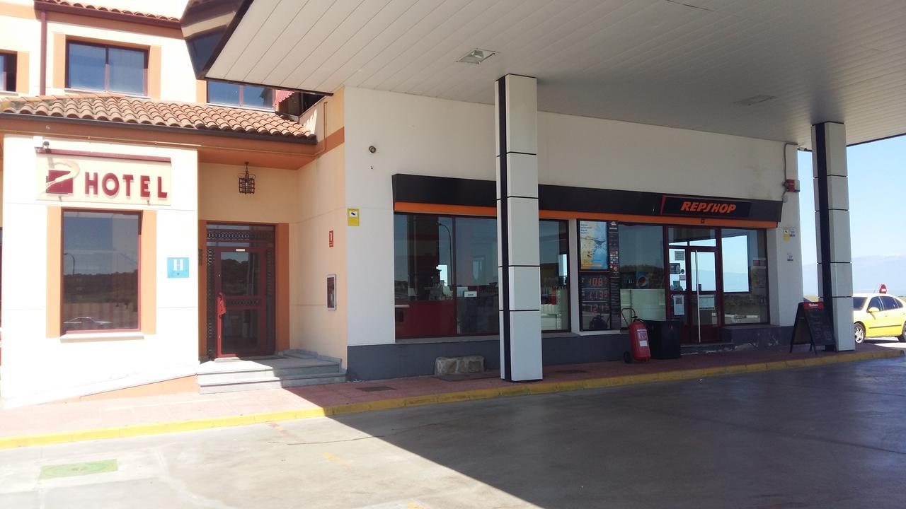 Area De Servicio Los Cerrillos Peraleda de la Mata Exterior foto